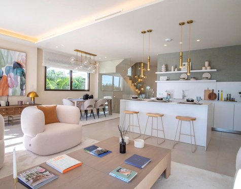 Villa for sale in New Golden Mile, Estepona East