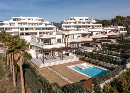 EXQUISITE FRONTLINE BEACH 4-BEDROOM VILLA IN THE NEW GOLDEN MILE