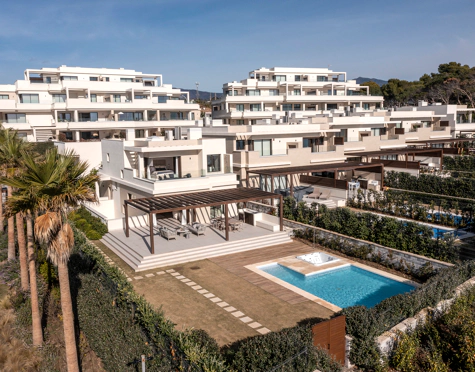 Villa for sale in New Golden Mile, Estepona East