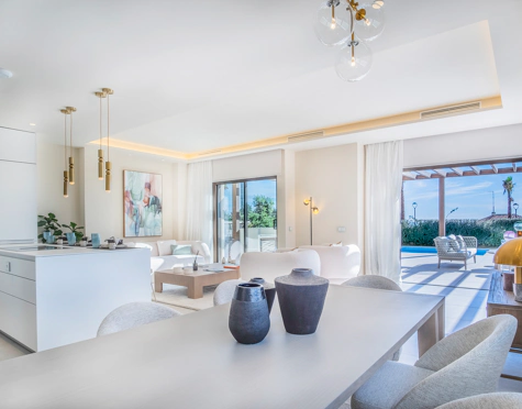 Villa for sale in New Golden Mile, Estepona East