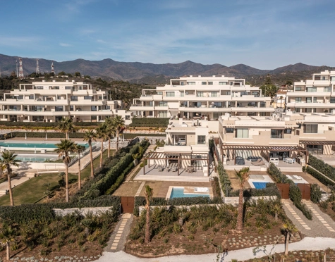 Villa for sale in New Golden Mile, Estepona East