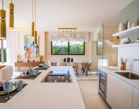 Villa for sale in New Golden Mile, Estepona East