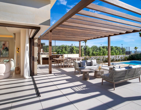 Villa for sale in New Golden Mile, Estepona East