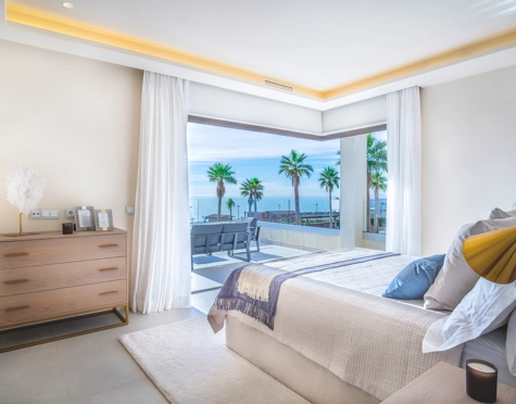 Villa for sale in New Golden Mile, Estepona East