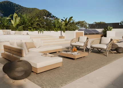 LUXURIOUS 5-BEDROOM VILLA WITH STUNNING AMENITIES IN MARBELLA EAST