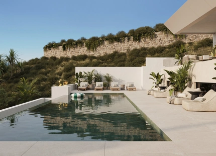 LUXURIOUS 5-BEDROOM VILLA WITH STUNNING AMENITIES IN MARBELLA EAST