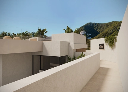 LUXURIOUS 5-BEDROOM VILLA WITH STUNNING AMENITIES IN MARBELLA EAST