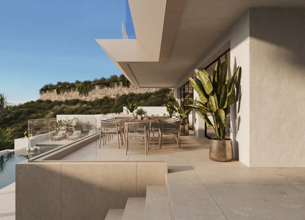 LUXURIOUS 5-BEDROOM VILLA WITH STUNNING AMENITIES IN MARBELLA EAST