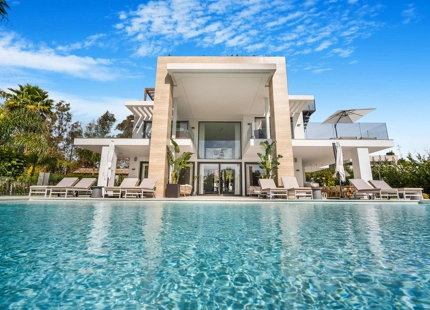STUNNING LUXURY 6-BEDROOM VILLA FOR SALE IN MARBELLA'S GOLDEN MILE