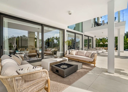 STUNNING LUXURY 6-BEDROOM VILLA FOR SALE IN MARBELLA'S GOLDEN MILE