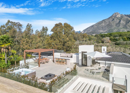 STUNNING LUXURY 6-BEDROOM VILLA FOR SALE IN MARBELLA'S GOLDEN MILE