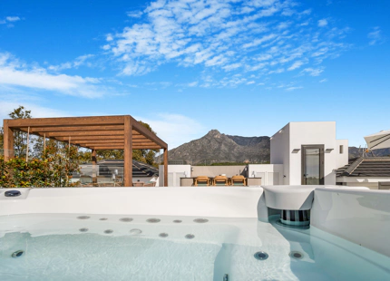 STUNNING LUXURY 6-BEDROOM VILLA FOR SALE IN MARBELLA'S GOLDEN MILE
