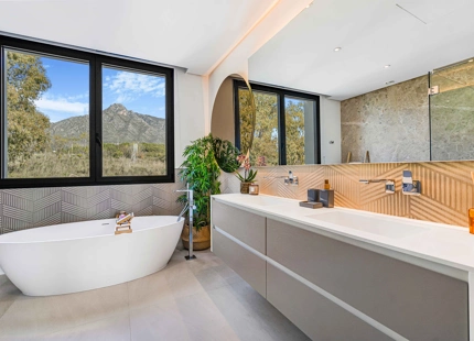 STUNNING LUXURY 6-BEDROOM VILLA FOR SALE IN MARBELLA'S GOLDEN MILE