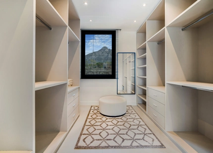 STUNNING LUXURY 6-BEDROOM VILLA FOR SALE IN MARBELLA'S GOLDEN MILE