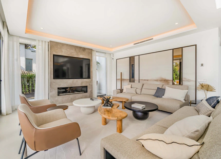STUNNING LUXURY 6-BEDROOM VILLA FOR SALE IN MARBELLA'S GOLDEN MILE