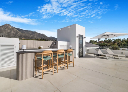 STUNNING LUXURY 6-BEDROOM VILLA FOR SALE IN MARBELLA'S GOLDEN MILE