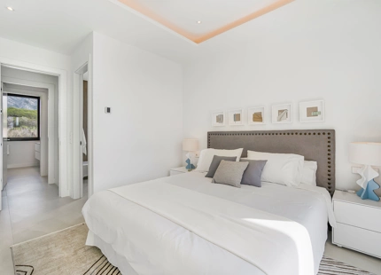 STUNNING LUXURY 6-BEDROOM VILLA FOR SALE IN MARBELLA'S GOLDEN MILE