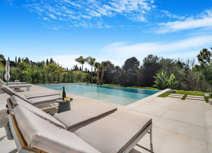 STUNNING LUXURY 6-BEDROOM VILLA FOR SALE IN MARBELLA'S GOLDEN MILE