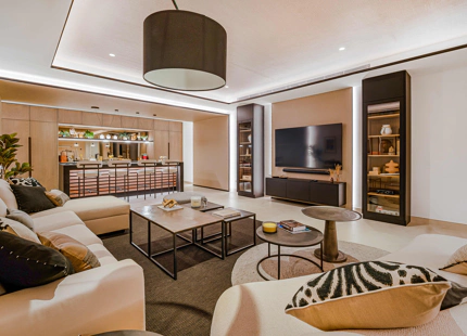 STUNNING LUXURY 6-BEDROOM VILLA FOR SALE IN MARBELLA'S GOLDEN MILE
