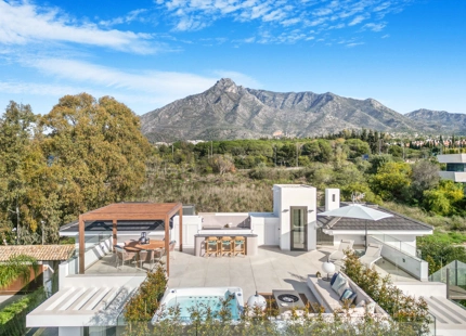 STUNNING LUXURY 6-BEDROOM VILLA FOR SALE IN MARBELLA'S GOLDEN MILE