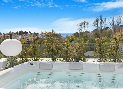 STUNNING LUXURY 6-BEDROOM VILLA FOR SALE IN MARBELLA'S GOLDEN MILE
