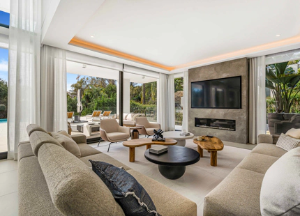 STUNNING LUXURY 6-BEDROOM VILLA FOR SALE IN MARBELLA'S GOLDEN MILE