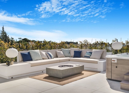 STUNNING LUXURY 6-BEDROOM VILLA FOR SALE IN MARBELLA'S GOLDEN MILE