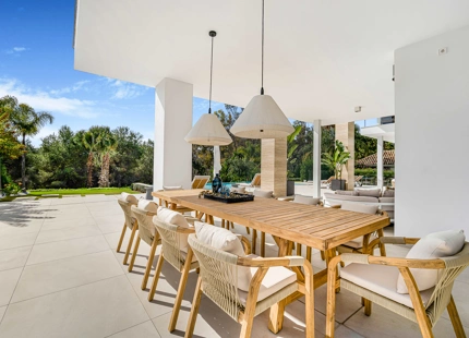 STUNNING LUXURY 6-BEDROOM VILLA FOR SALE IN MARBELLA'S GOLDEN MILE