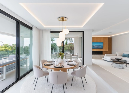 EXQUISITE 4-BEDROOM VILLA IN MARBELLA EAST FOR SALE