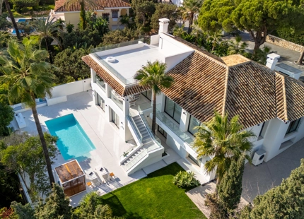EXQUISITE 4-BEDROOM VILLA IN MARBELLA EAST FOR SALE