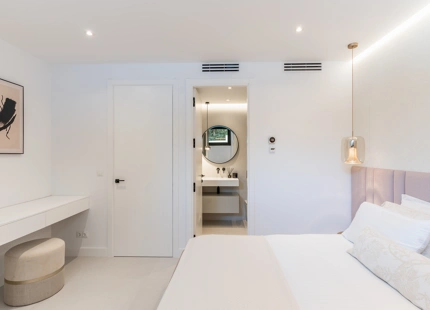 EXQUISITE 4-BEDROOM VILLA IN MARBELLA EAST FOR SALE