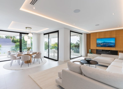 EXQUISITE 4-BEDROOM VILLA IN MARBELLA EAST FOR SALE