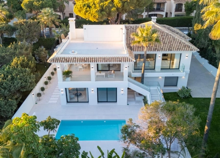 EXQUISITE 4-BEDROOM VILLA IN MARBELLA EAST FOR SALE