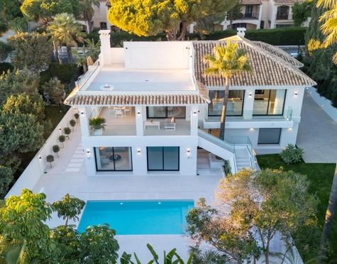 EXQUISITE 4-BEDROOM VILLA IN MARBELLA EAST FOR SALE