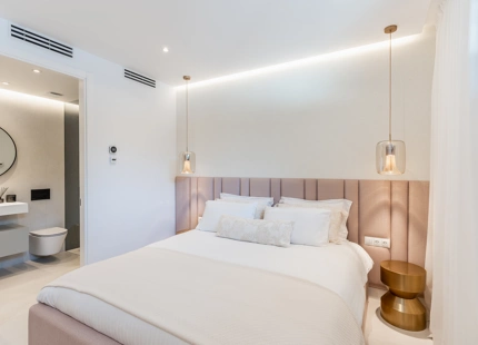 EXQUISITE 4-BEDROOM VILLA IN MARBELLA EAST FOR SALE