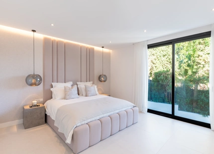 EXQUISITE 4-BEDROOM VILLA IN MARBELLA EAST FOR SALE