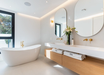 EXQUISITE 4-BEDROOM VILLA IN MARBELLA EAST FOR SALE