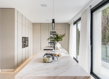 EXQUISITE 4-BEDROOM VILLA IN MARBELLA EAST FOR SALE