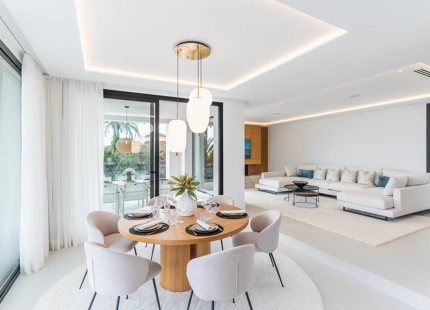 EXQUISITE 4-BEDROOM VILLA IN MARBELLA EAST FOR SALE