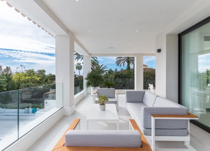 EXQUISITE 4-BEDROOM VILLA IN MARBELLA EAST FOR SALE