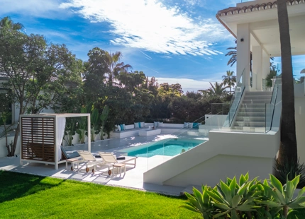 EXQUISITE 4-BEDROOM VILLA IN MARBELLA EAST FOR SALE