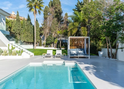 EXQUISITE 4-BEDROOM VILLA IN MARBELLA EAST FOR SALE