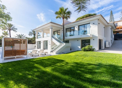 EXQUISITE 4-BEDROOM VILLA IN MARBELLA EAST FOR SALE