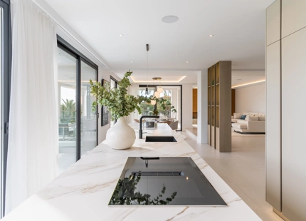 EXQUISITE 4-BEDROOM VILLA IN MARBELLA EAST FOR SALE