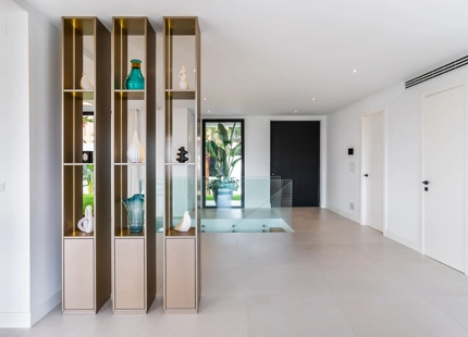 EXQUISITE 4-BEDROOM VILLA IN MARBELLA EAST FOR SALE