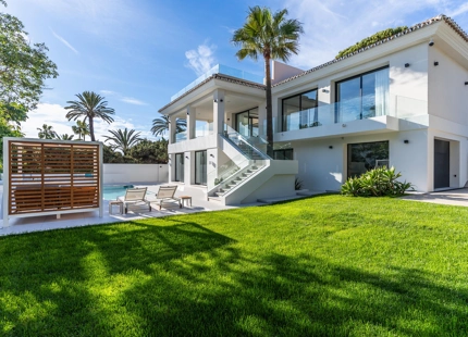 EXQUISITE 4-BEDROOM VILLA IN MARBELLA EAST FOR SALE