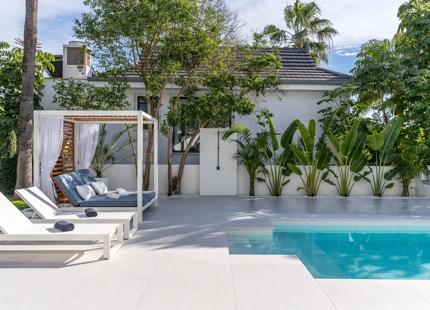 EXQUISITE 4-BEDROOM VILLA IN MARBELLA EAST FOR SALE