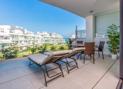Modern apartment in Reserva del Higueron.