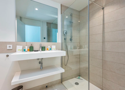 Modern apartment in Reserva del Higueron.