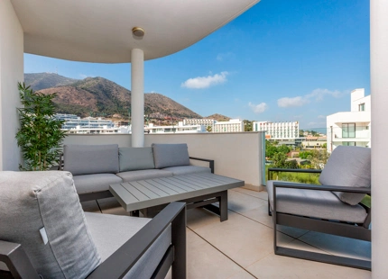 Modern apartment in Reserva del Higueron.